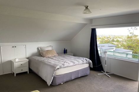 Photo of property in 2/30 Martin Crescent, Northcote, Auckland, 0627
