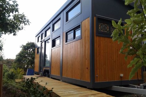 Photo of property in 70 Lauderdale Road, Birkdale, Auckland, 0626