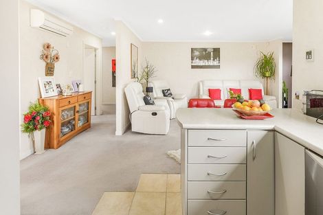 Photo of property in 43 Sovereign Isle Lane, Rototuna, Hamilton, 3210