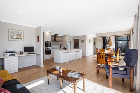 Photo of property in 3 Grace Cove, Aotea, Porirua, 5024