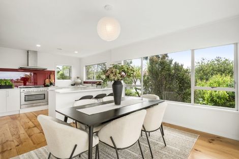Photo of property in 14 Holdaway Avenue, Northcote, Auckland, 0627