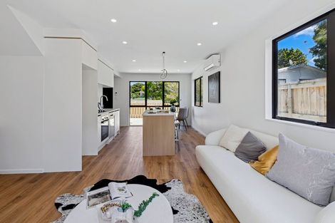 Photo of property in 8d Datura Place, Sunnynook, Auckland, 0620
