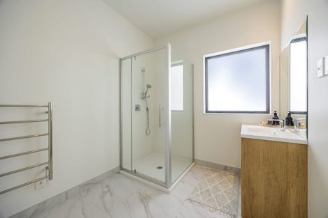 Photo of property in 1 Papa Orchard Drive, Kumeu, 0810