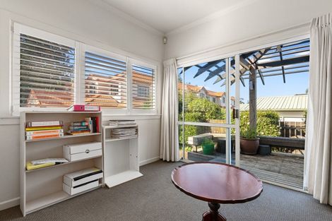Photo of property in 204a Devonport Road, Tauranga, 3110
