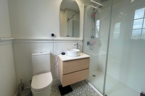 Photo of property in 44 Queens Drive, Lyall Bay, Wellington, 6022