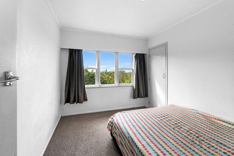 Photo of property in 1/5 Camelot Place, Glenfield, Auckland, 0629