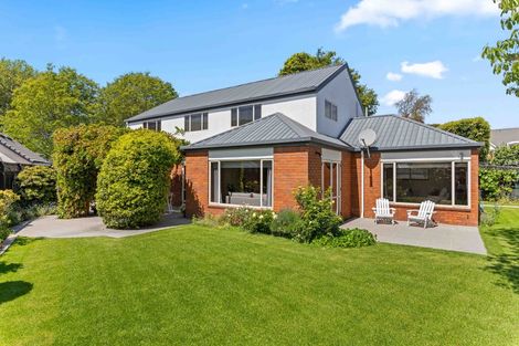 Photo of property in 8 Swanleigh Place, Ilam, Christchurch, 8041