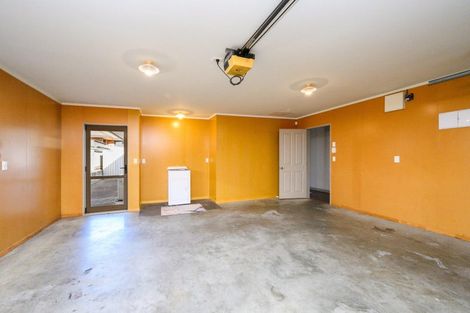 Photo of property in 27 Johnstone Drive, Fitzherbert, Palmerston North, 4410