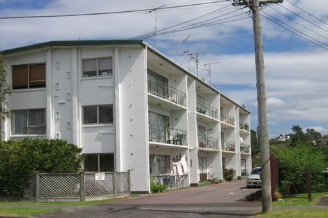 Photo of property in 1/762 Beach Road, Browns Bay, Auckland, 0630