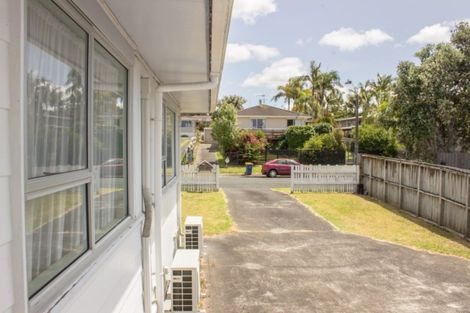 Photo of property in 27 Pipitea Place, Massey, Auckland, 0614