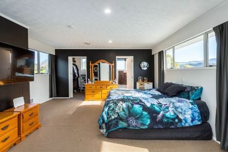 Photo of property in 14 Harvard Grove, Totara Park, Upper Hutt, 5018