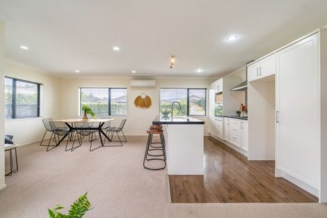 Photo of property in 48 Sunstone Crescent, Brown Owl, Upper Hutt, 5018