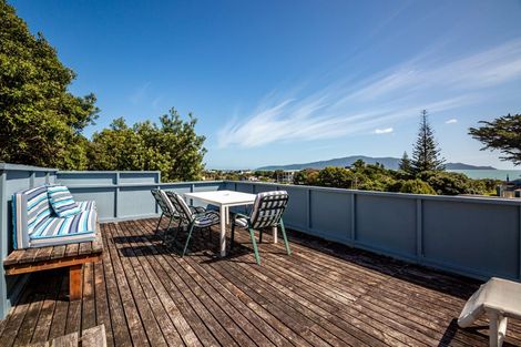 Photo of property in 4 Rangihiroa Street, Waikanae Beach, Waikanae, 5036