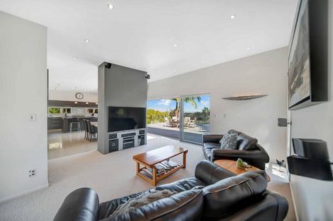 Photo of property in 269 Kaipara Road, Papakura, 2582