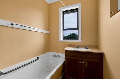 Photo of property in 80 Gisborne Terrace, Opunake, 4616