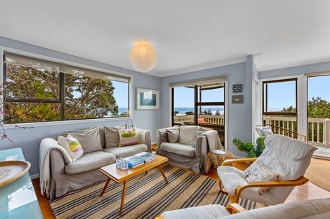 Photo of property in 27 Domain Crescent, Muriwai, Waimauku, 0881