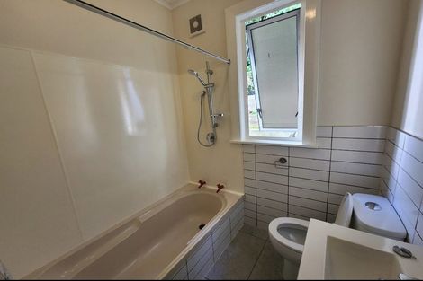 Photo of property in 19 Governor Road, Northland, Wellington, 6012