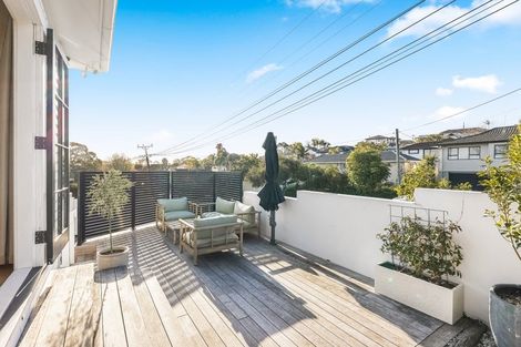 Photo of property in 1/150 East Coast Road, Forrest Hill, Auckland, 0620