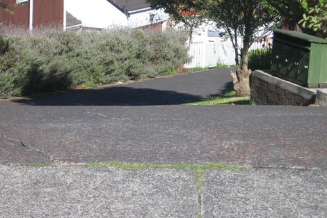 Photo of property in 1/7 Havana Place, Glenfield, Auckland, 0629