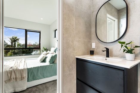 Photo of property in 1/12 Fraser Road, Narrow Neck, Auckland, 0624