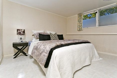 Photo of property in 96 Pupuke Road, Hillcrest, Auckland, 0627