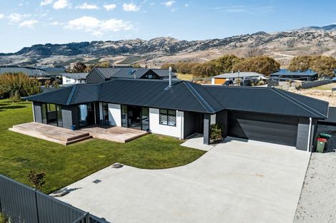 Photo of property in 30 Ethereal Crescent, Mount Pisa, Cromwell, 9383