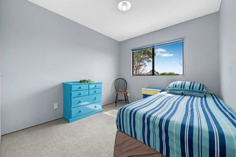 Photo of property in 25 Sandgate Avenue, Botany Downs, Auckland, 2010
