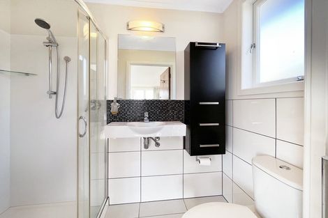 Photo of property in 1/77 Stanley Road, Glenfield, Auckland, 0629