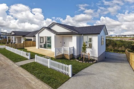 Photo of property in 10 Bine Crescent, Orewa, 0931