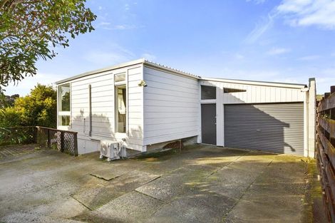 Photo of property in 1a Woodstock Terrace, Tawa, Wellington, 5028