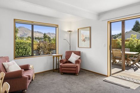 Photo of property in 8 Mount Iron Drive, Wanaka, 9305