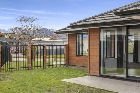 Photo of property in 40 Marbleleaf Lane, Albert Town, Wanaka, 9305