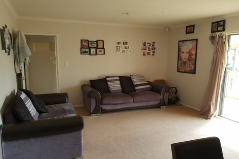 Photo of property in 19 Paton Avenue, Te Atatu South, Auckland, 0610