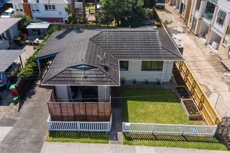 Photo of property in 2/18 Gloria Avenue, Te Atatu Peninsula, Auckland, 0610