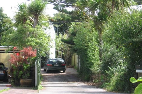 Photo of property in 10 Humphrey Kemp Avenue, Henderson, Auckland, 0612