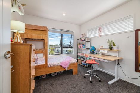 Photo of property in 1/4 Edgerton Road, Te Atatu Peninsula, Auckland, 0610