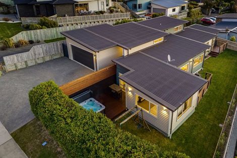 Photo of property in 48 Endeavour Drive, Whitby, Porirua, 5024