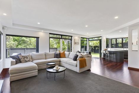 Photo of property in 25a Barron Drive, Green Bay, Auckland, 0604