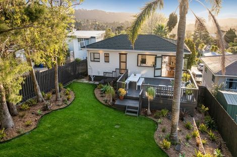Photo of property in 19 Highland Avenue, Titirangi, Auckland, 0604