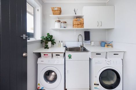 Photo of property in 2 Belfast Place, Roslyn, Palmerston North, 4414