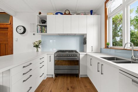 Photo of property in 34 Bowling Road, Greenmeadows, Napier, 4112