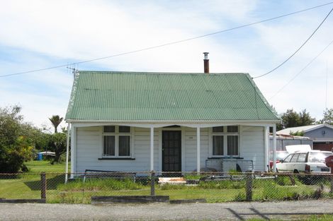 Photo of property in 118 Queen Street, Westport, 7825