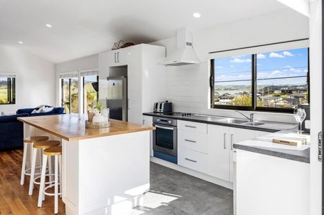 Photo of property in 8 Brigitte View, Snells Beach, 0920
