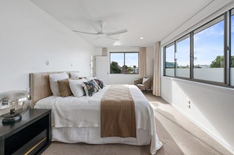 Photo of property in 8 Sylvan Park Avenue, Milford, Auckland, 0620