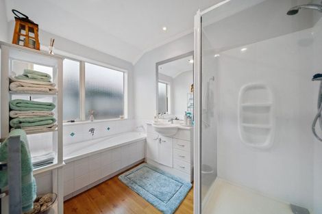 Photo of property in 35 Croftview Road, Wattle Downs, Auckland, 2103