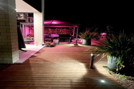 Photo of property in 37 Newington Road, Henderson, Auckland, 0612