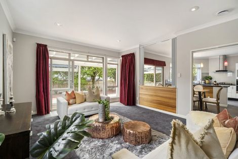 Photo of property in 11 English Oak Drive, Schnapper Rock, Auckland, 0632