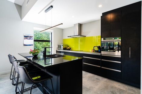 Photo of property in 6 Pukatea Close, Raumati Beach, Paraparaumu, 5032