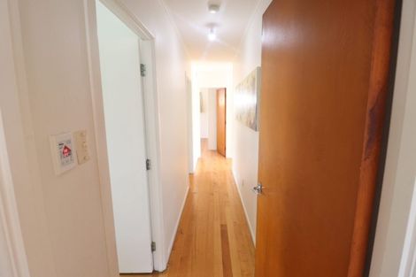 Photo of property in 4 La Rosa Street, Green Bay, Auckland, 0604