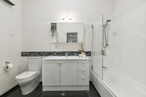 Photo of property in Metro Apartments, 220u4 Thorndon Quay, Pipitea, Wellington, 6011